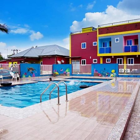 Kikis Court Resort Hohoe Екстер'єр фото