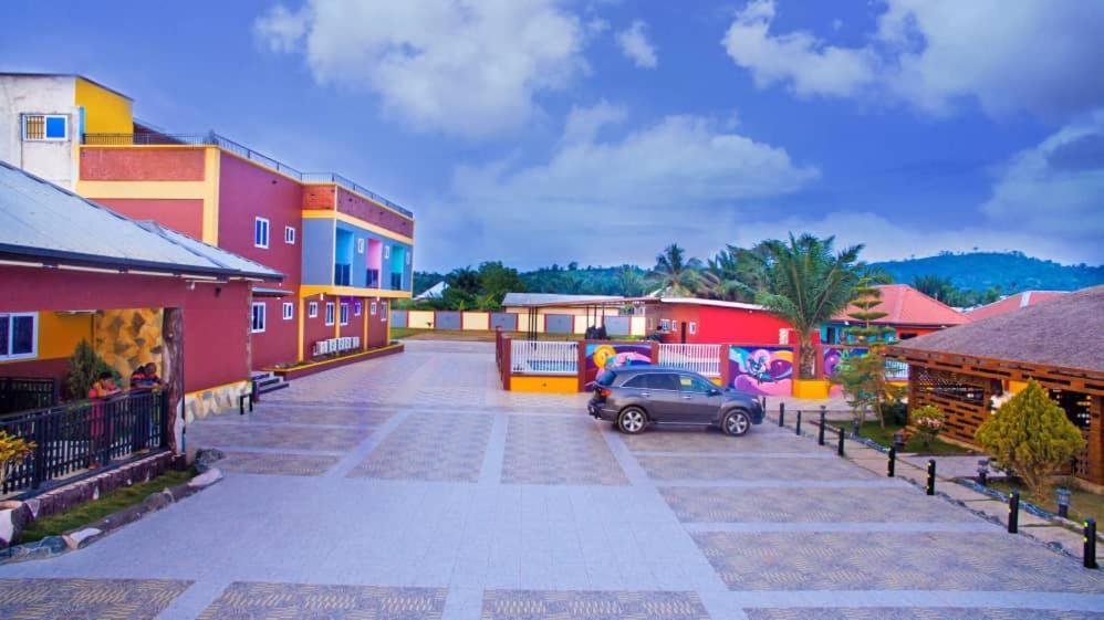 Kikis Court Resort Hohoe Екстер'єр фото