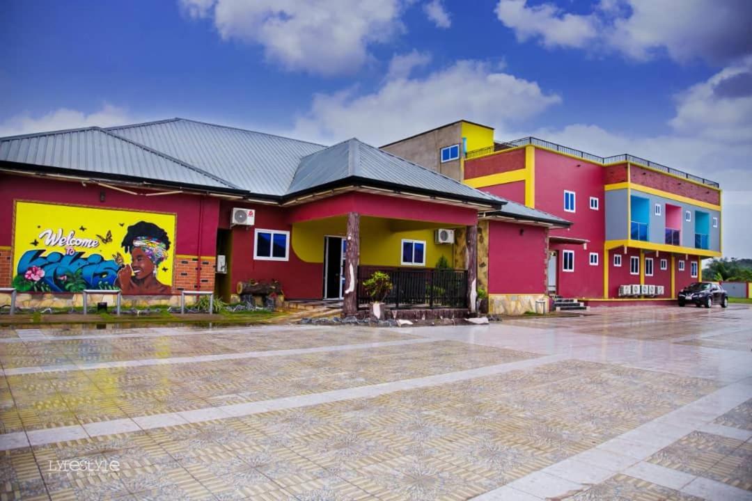 Kikis Court Resort Hohoe Екстер'єр фото