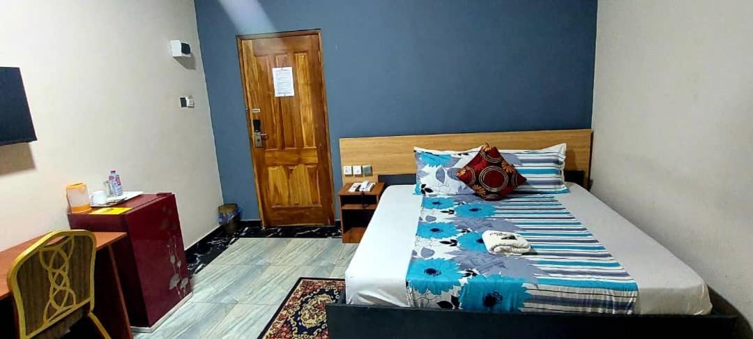 Kikis Court Resort Hohoe Екстер'єр фото